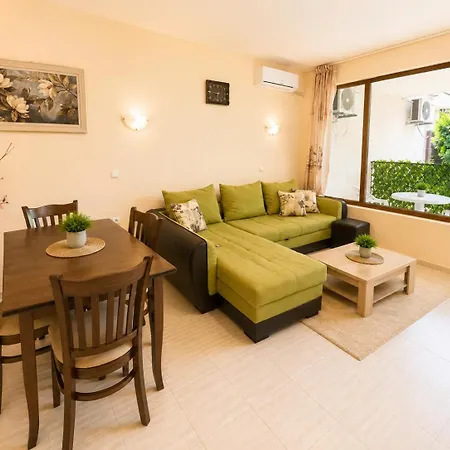 Diamond Bay - Pool And Apartman